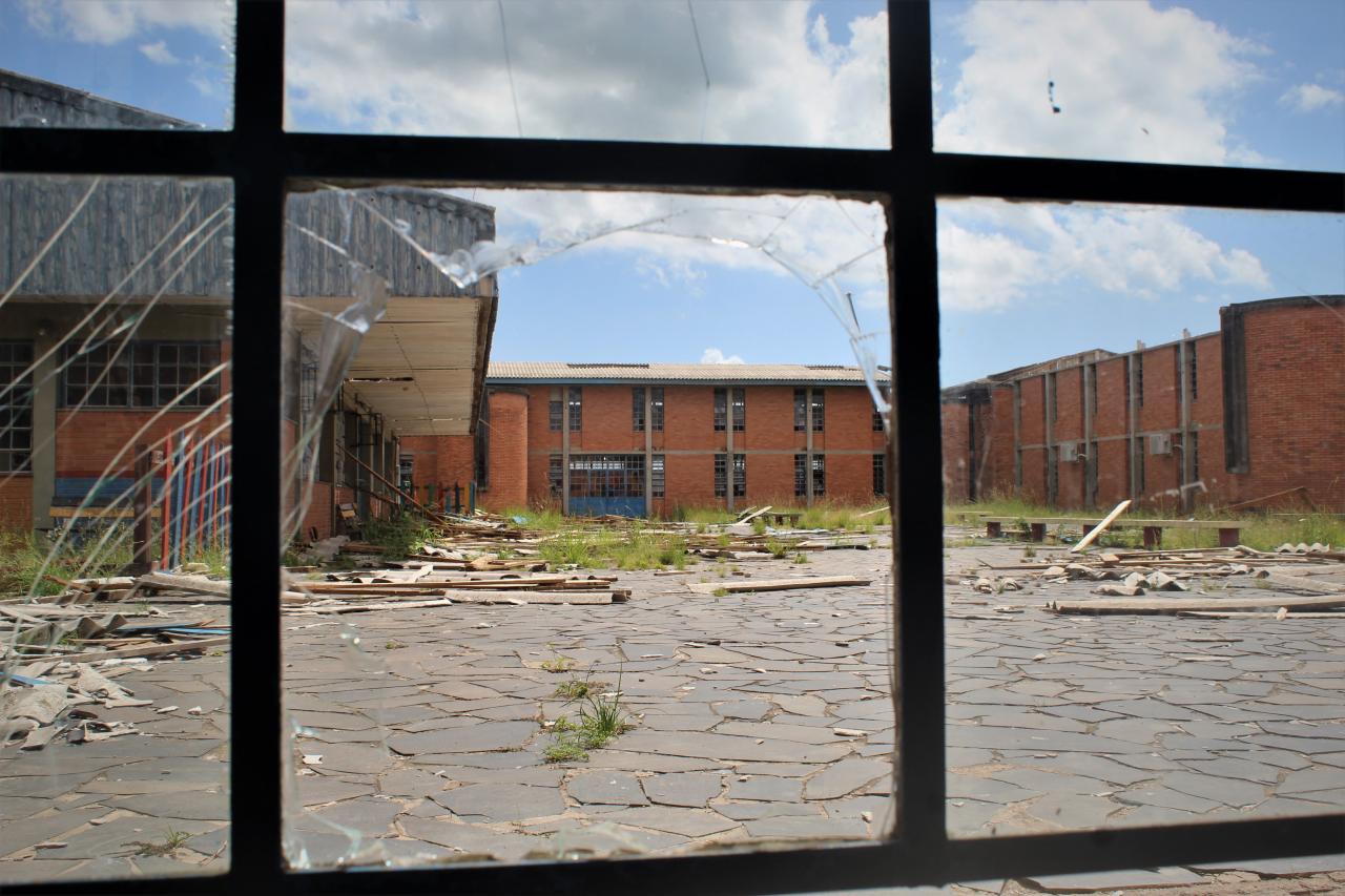 Após destruição, alunos do Ciep retomam aulas nas escolas Santa Rita e Aglae Kehl