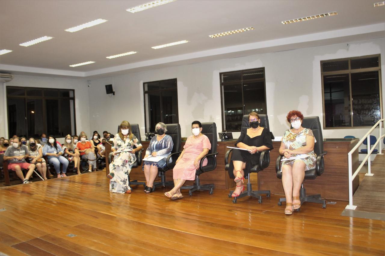 Câmara homenageia cinco mulheres da comunidade pelo Dia Internacional da Mulher