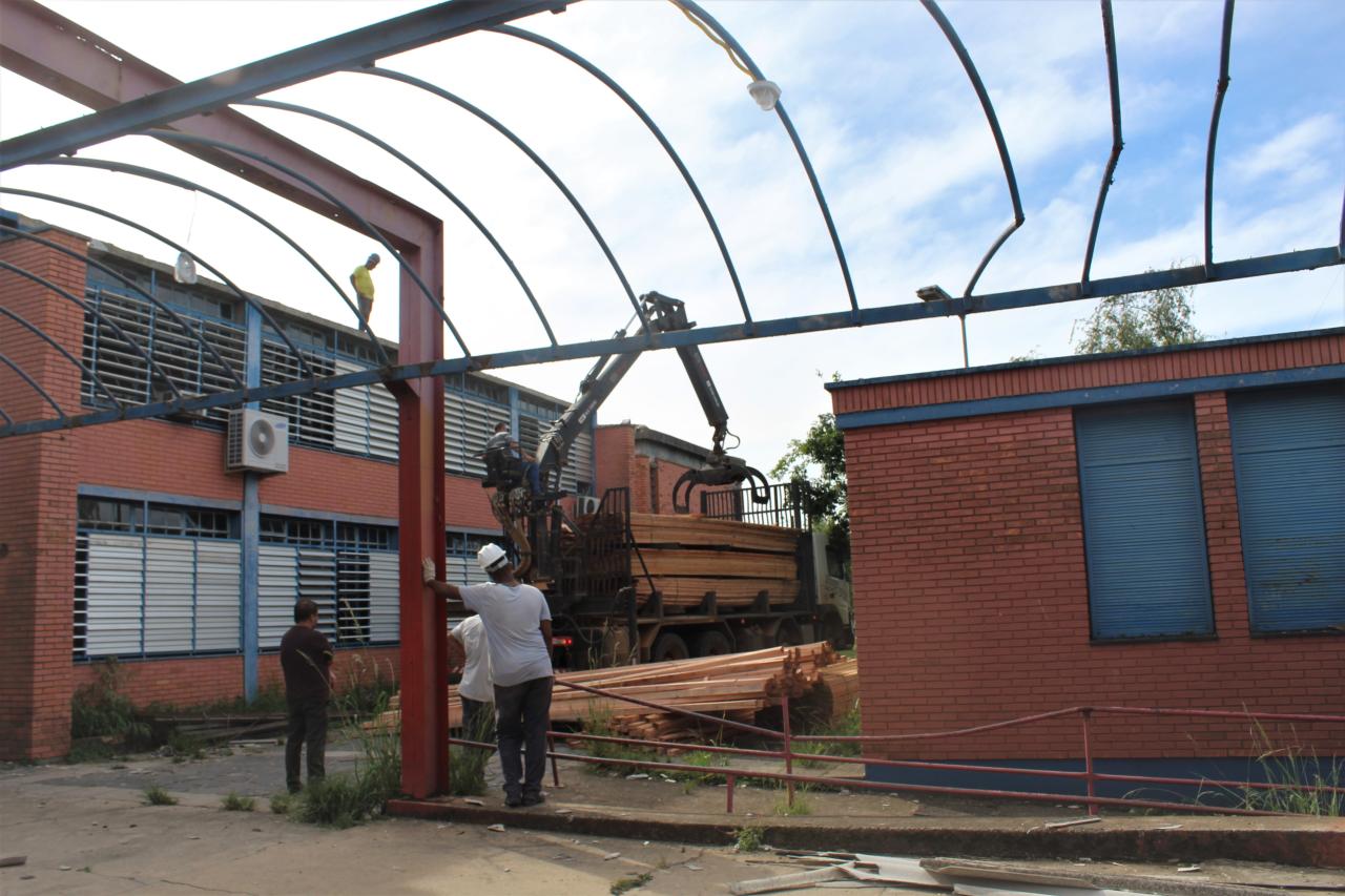 Construtora inicia as obras da escola Carmen Alice Lavieguerre, o Ciep, após dois meses da demolição