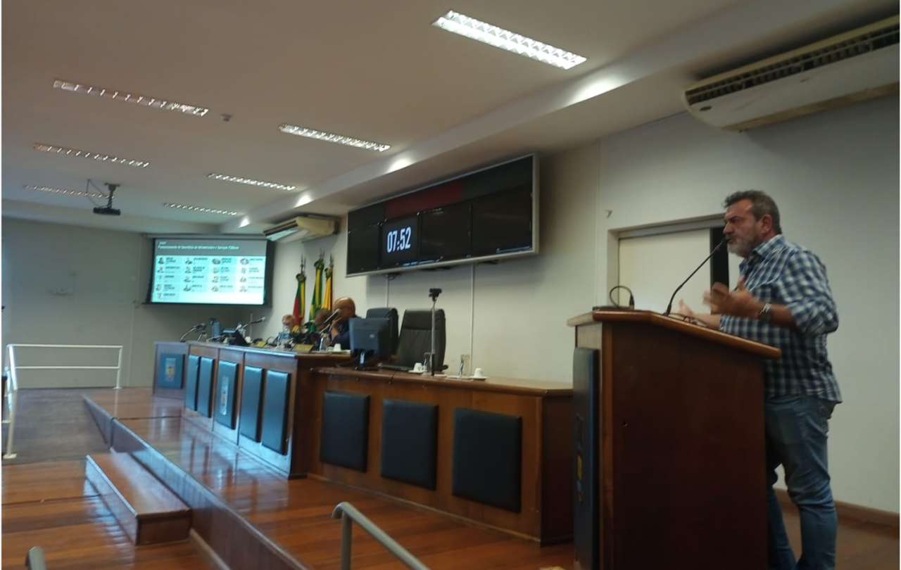 Secretário de Infraestrutura, Ivan Barcellos, presta esclarecimentos na Câmara de Vereadores