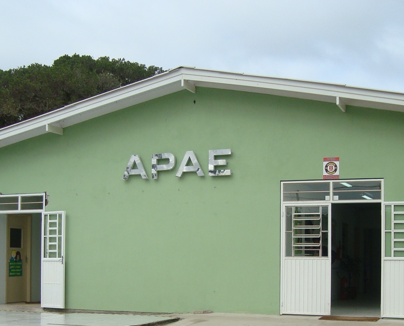 Lions Club promove galeto beneficente em prol da Apae neste sábado