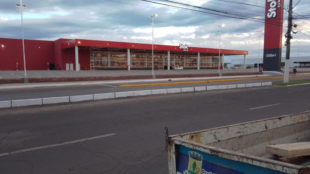 Prefeitura fecha parcialmente canteiros da avenida Nestor de Moura Jardim