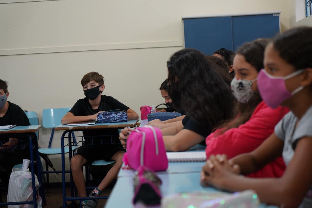 Decreto volta a obrigar o uso de máscaras em escolas de Guaíba