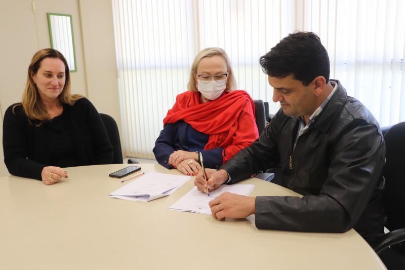 Guaíba adere a programa que busca reduzir índices de HIV/aids entre jovens no RS