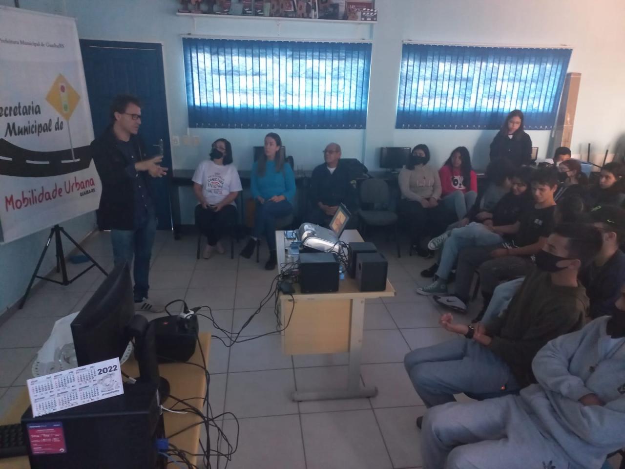 Guaíba inicia a campanha do Maio Amarelo, de conscientização no trânsito, na escola Anita Garibaldi