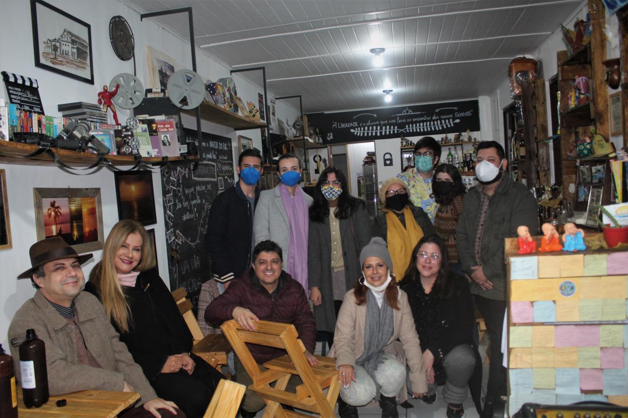 Sarau de poesias comemora 7 anos do grupo Café com Letras