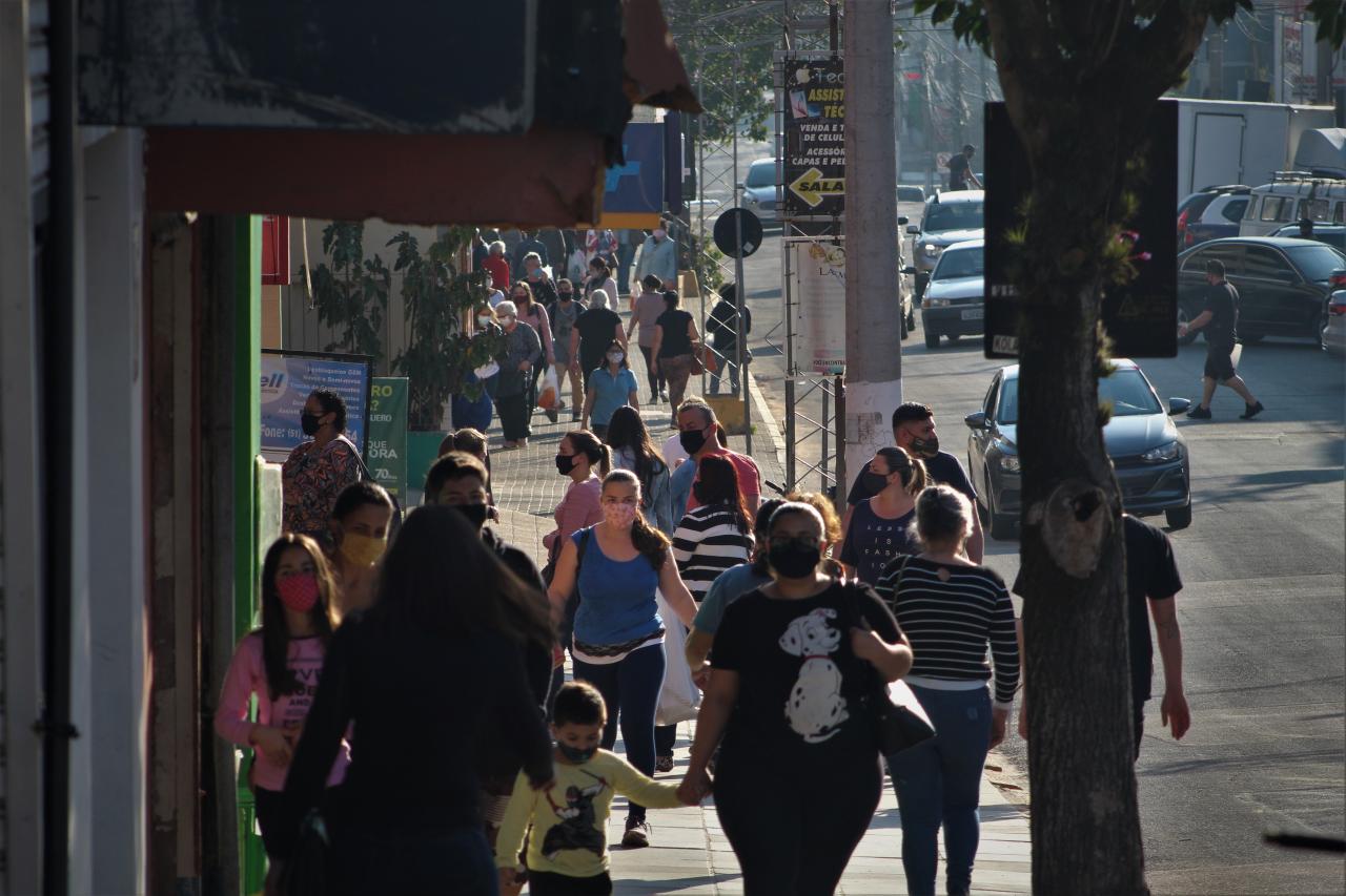 Casos de covid-19 e doenças respiratórias disparam em Guaíba; vacinação segue nos postos de saúde