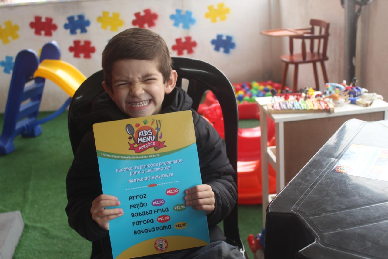 Espetinho do Vini, primeiro restaurante para autistas, repercute nas redes sociais