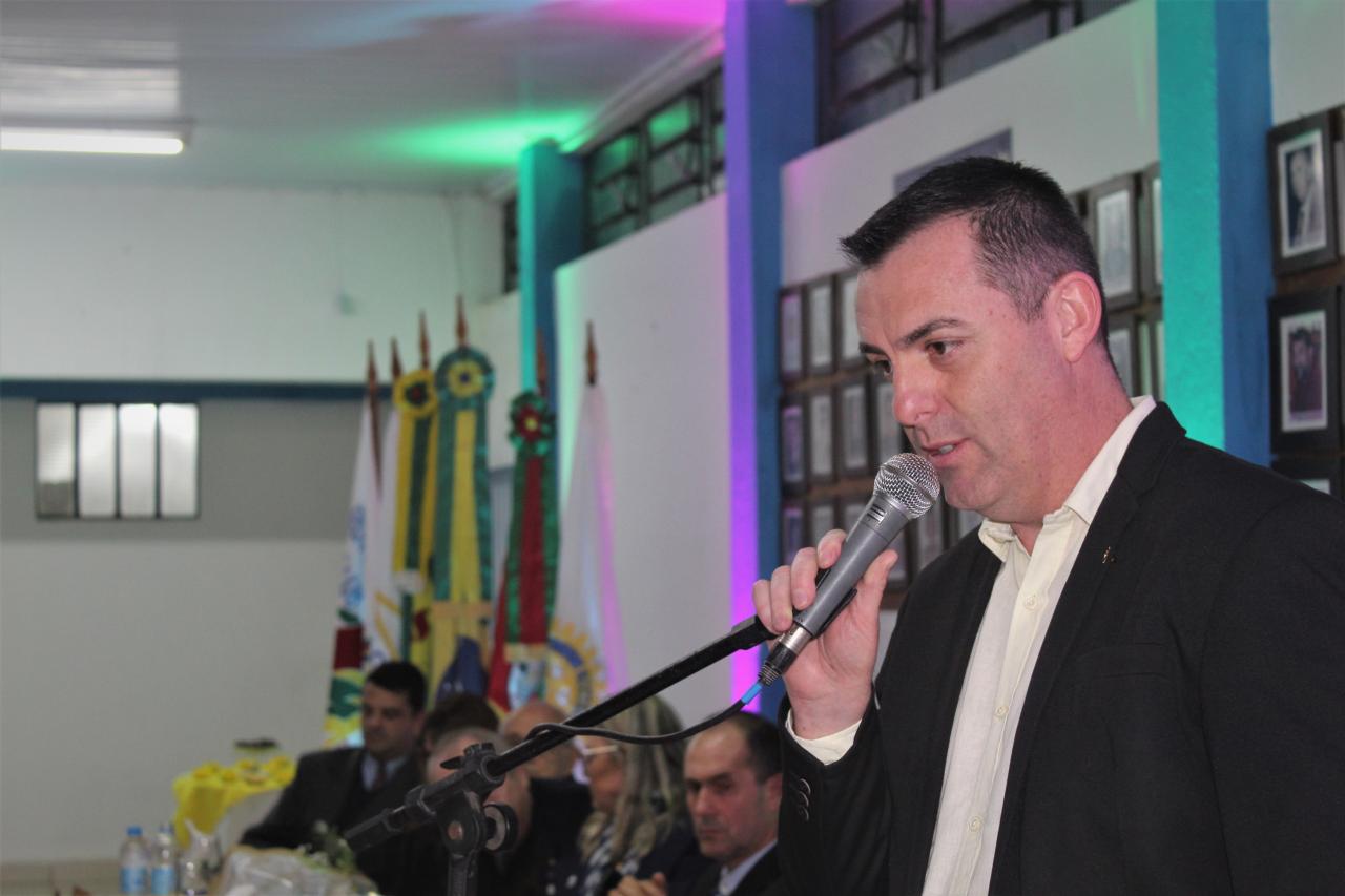 Gerente do Sicredi, Alessandro Pinzon, &eacute; o novo associado do Rotary Gua&iacute;ba
