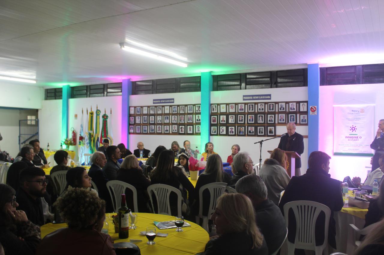 Reunião festiva empossa a nova diretoria dos Rotary Clubs de Guaíba