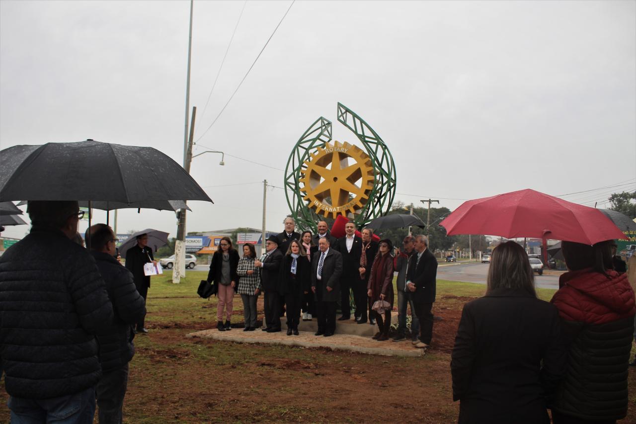 Rotary inaugura monumento na entrada de Guaíba