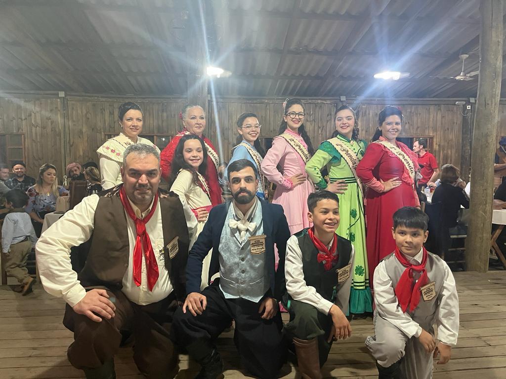 Baile beneficente arrecada fundos para reconstrução do CTG Caudilho Guaibense, da Cohab