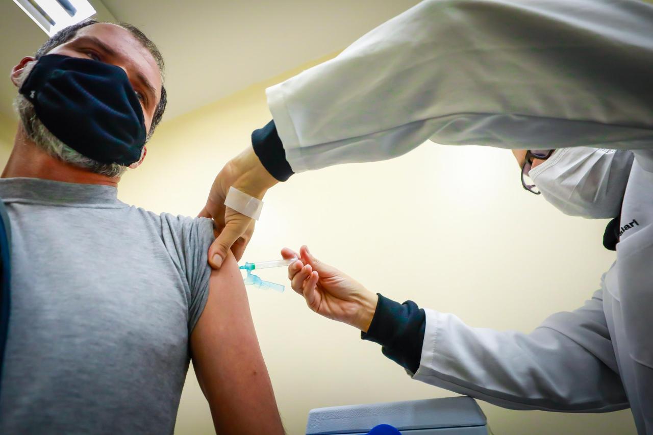 Guaíba amplia vacinação da 4ª dose contra covid para pessoas com doenças crônicas