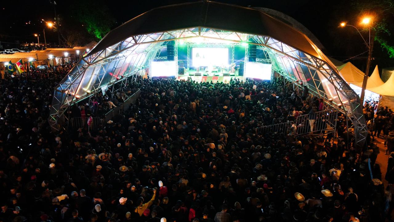 Com Luiz Marenco e Tchê Guri, Coelhão lota no último dia dos festejos farroupilhas