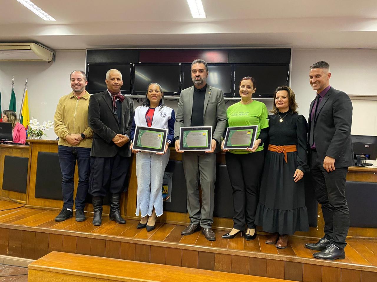 Escolas Cônego Scherer, Padre José Eichelberger e Ulbra recebem homenagem na Câmara