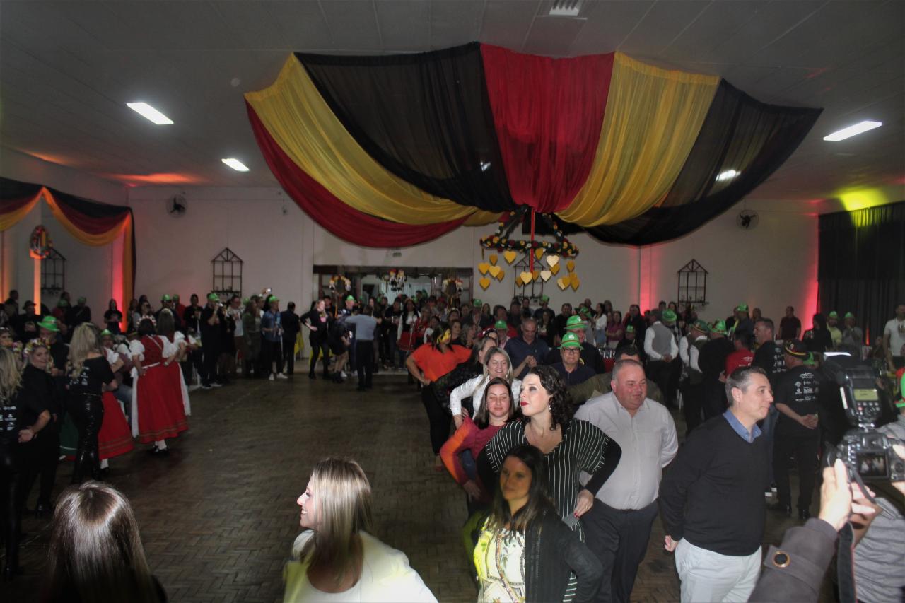 Solidariedade, alegria e muita música típica marcam retorno da Noite Alemã em Guaíba