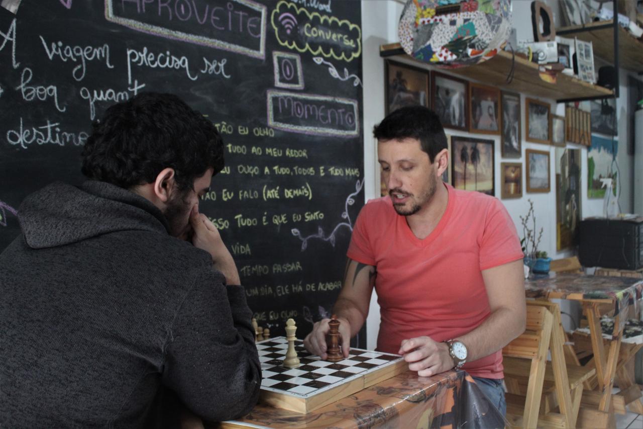 Clube de Xadrez reúne amantes do jogo de tabuleiro em Guaíba