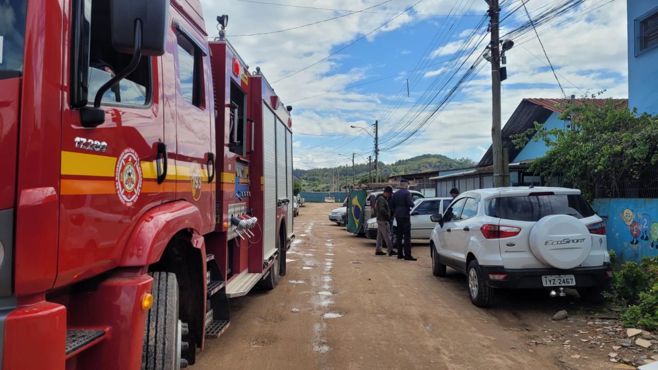 Corpo de Bombeiros interdita a escola de educação infantil Três Patinhos, na São Jorge