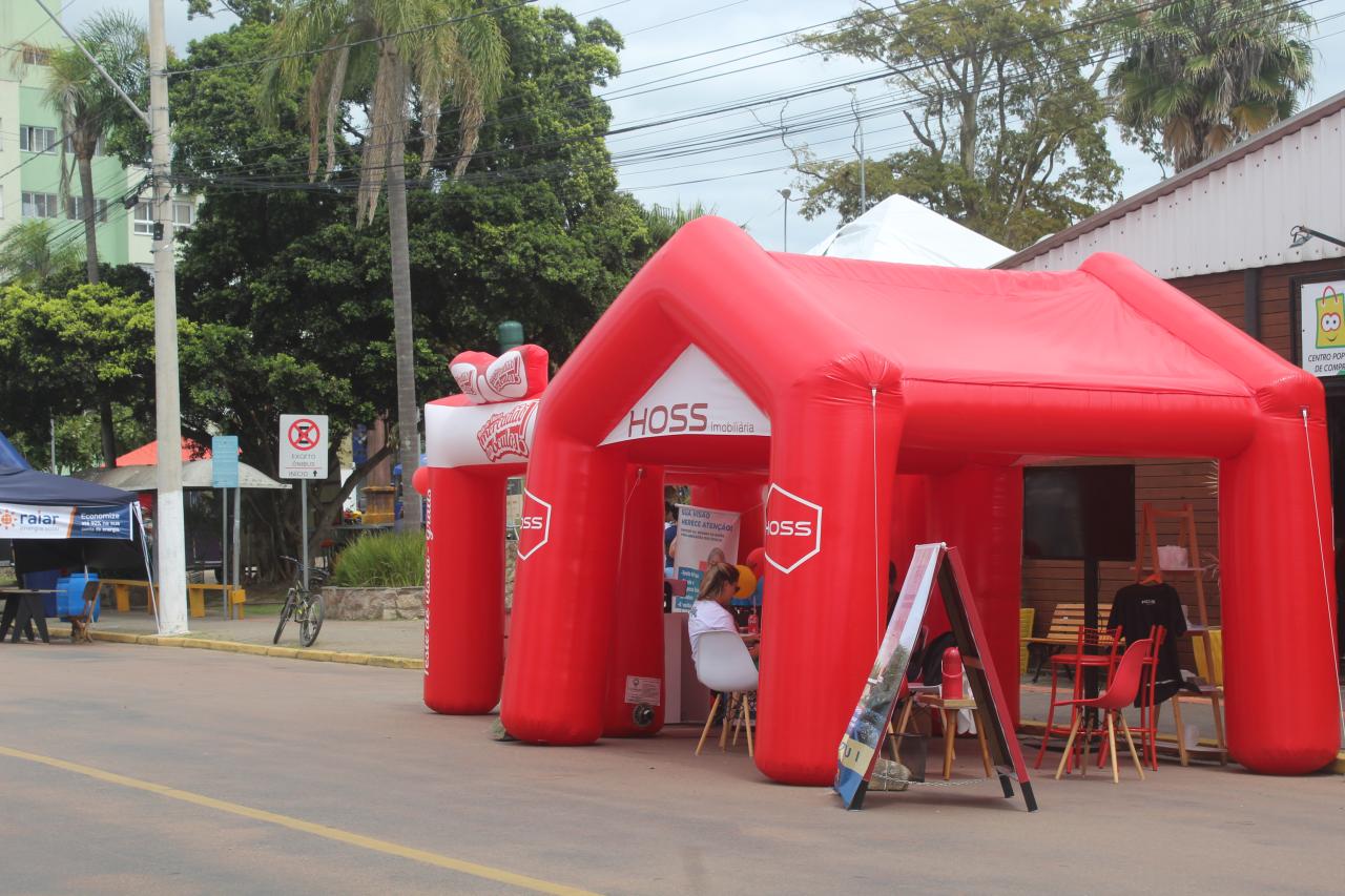 Imobiliária Hoss monta estande de vendas do condomínio Reserva das Figueiras na 1ª Olifeira