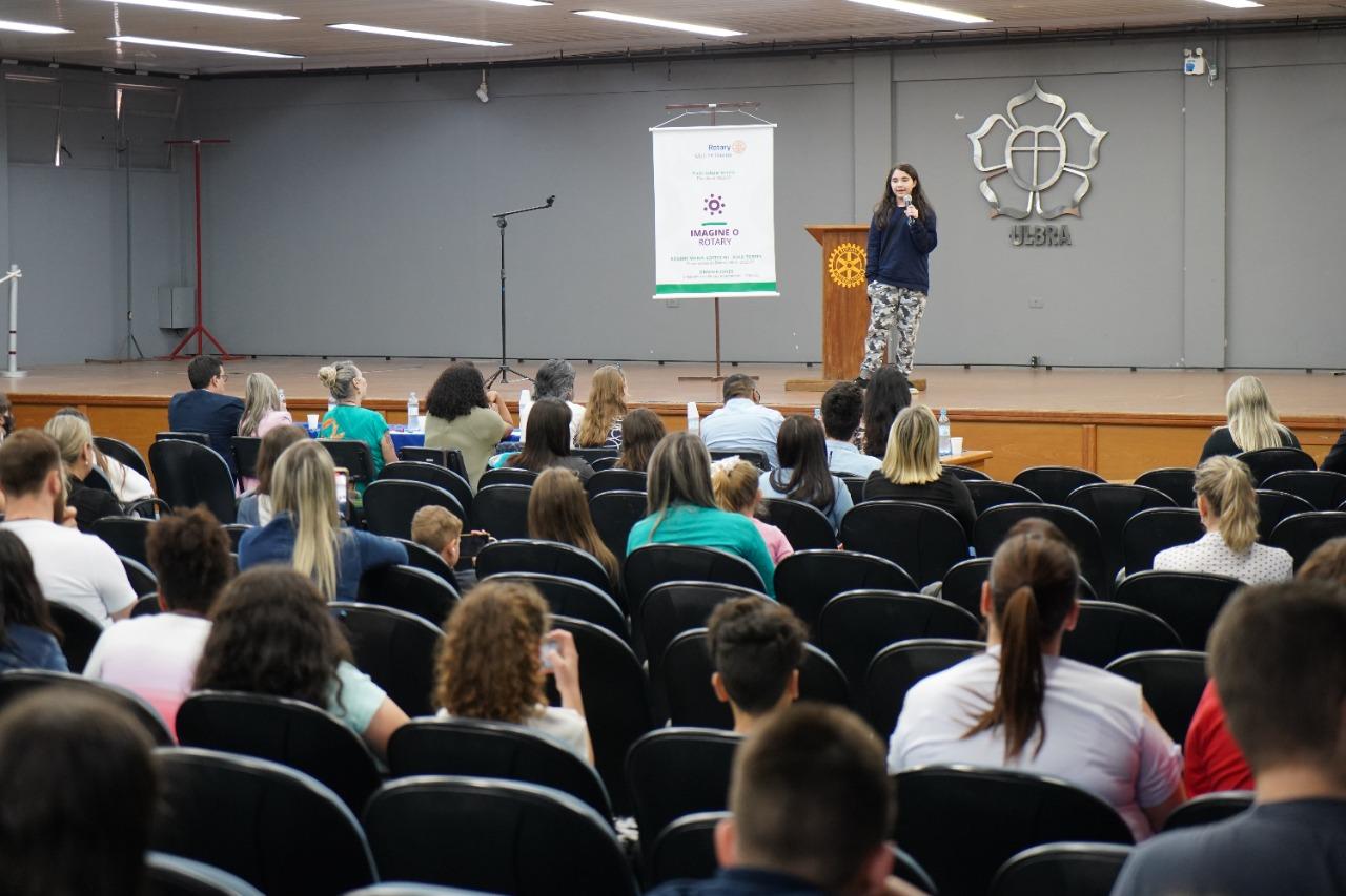 Participantes do Concurso Escolar de Oratória destacam animais, diversidade e família na 1ª fase