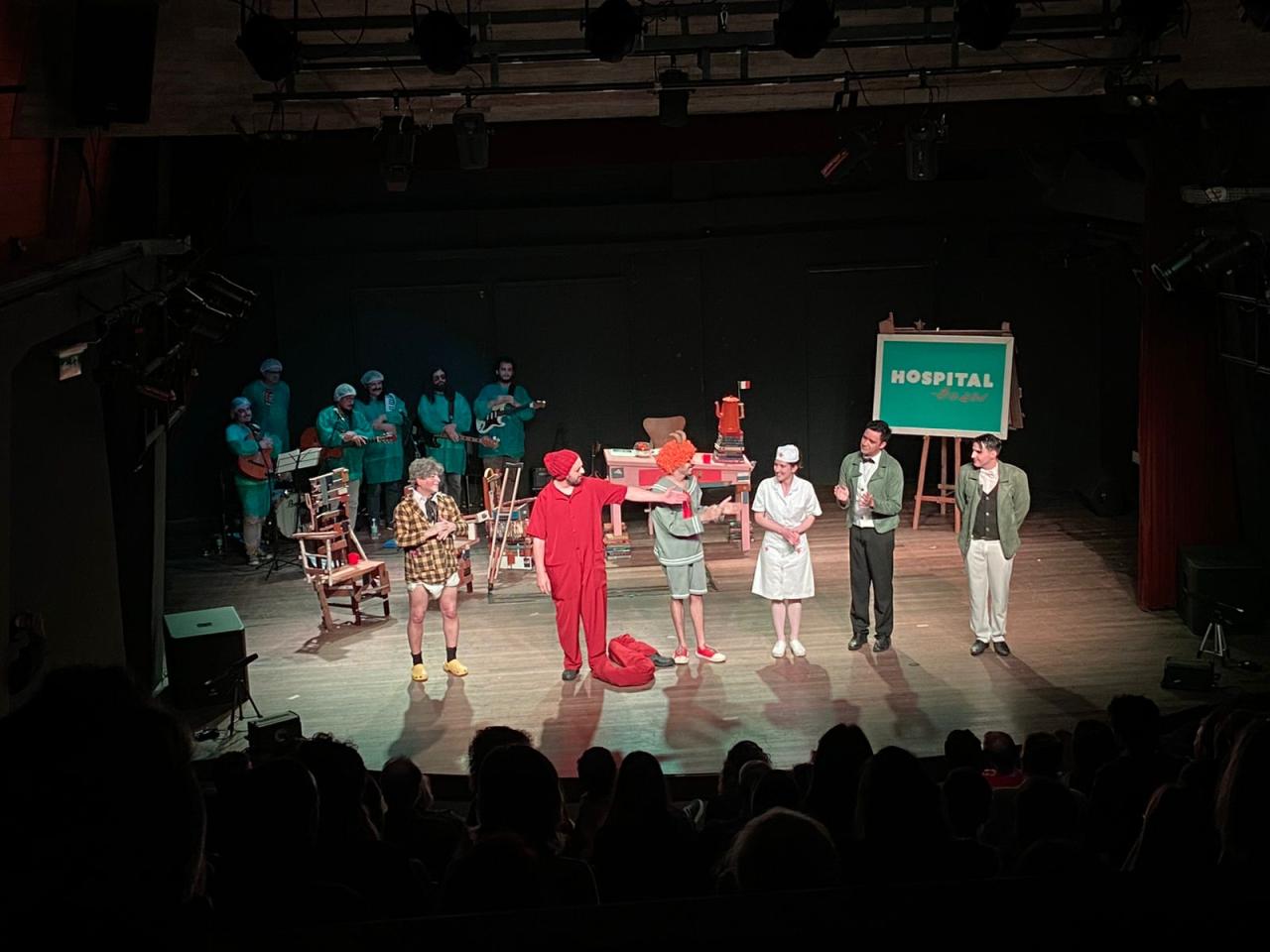 Peça Hospital-Bazar encerra curta temporada na casa de cultura Mário Quintana com sucesso de público