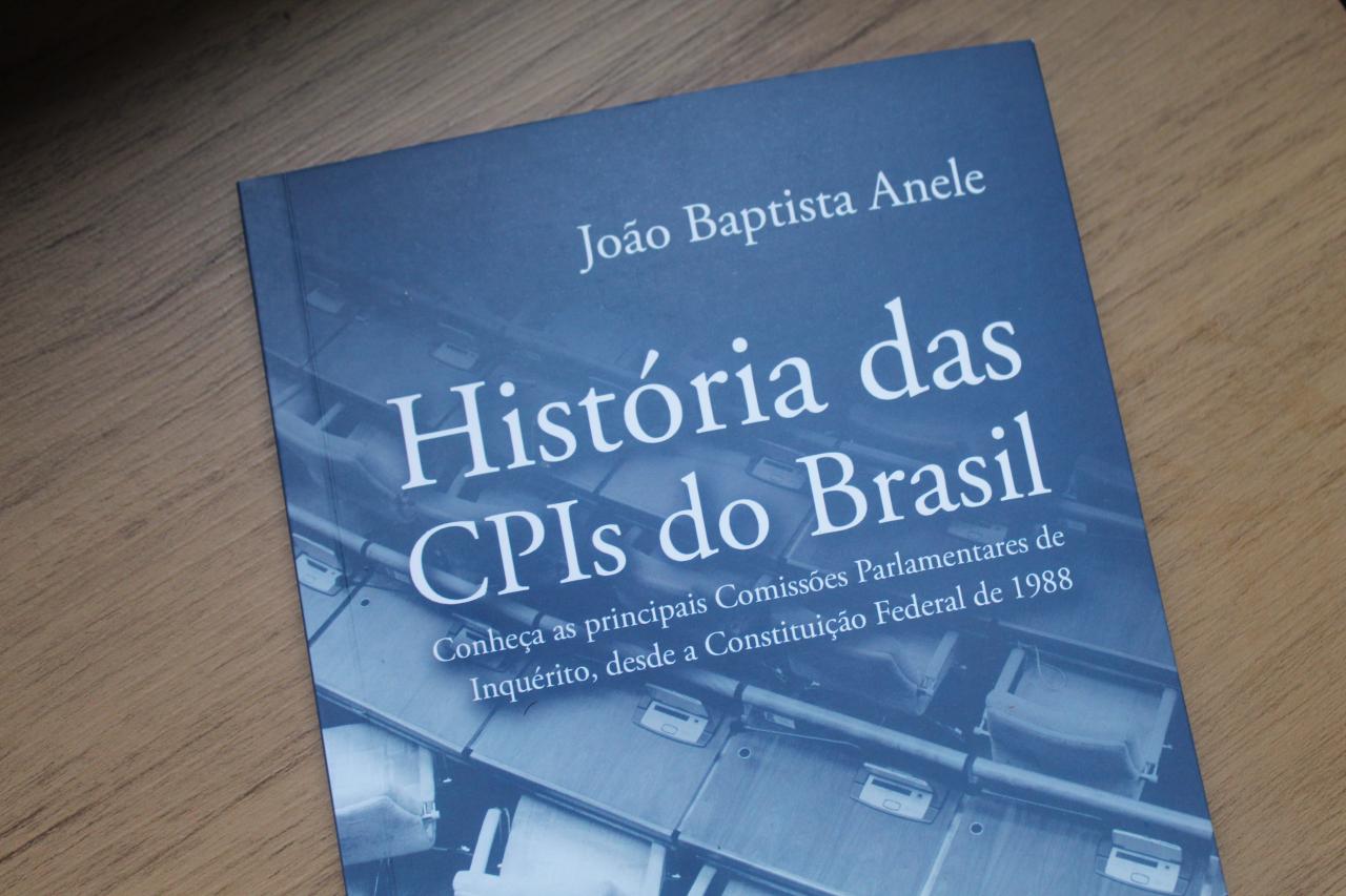 Sociólogo guaibense publica livro sobre a história das CPIs do Brasil