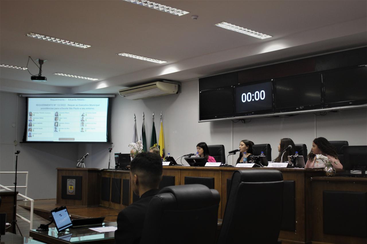 Vereadores mirins pedem melhorias nas escolas municipais