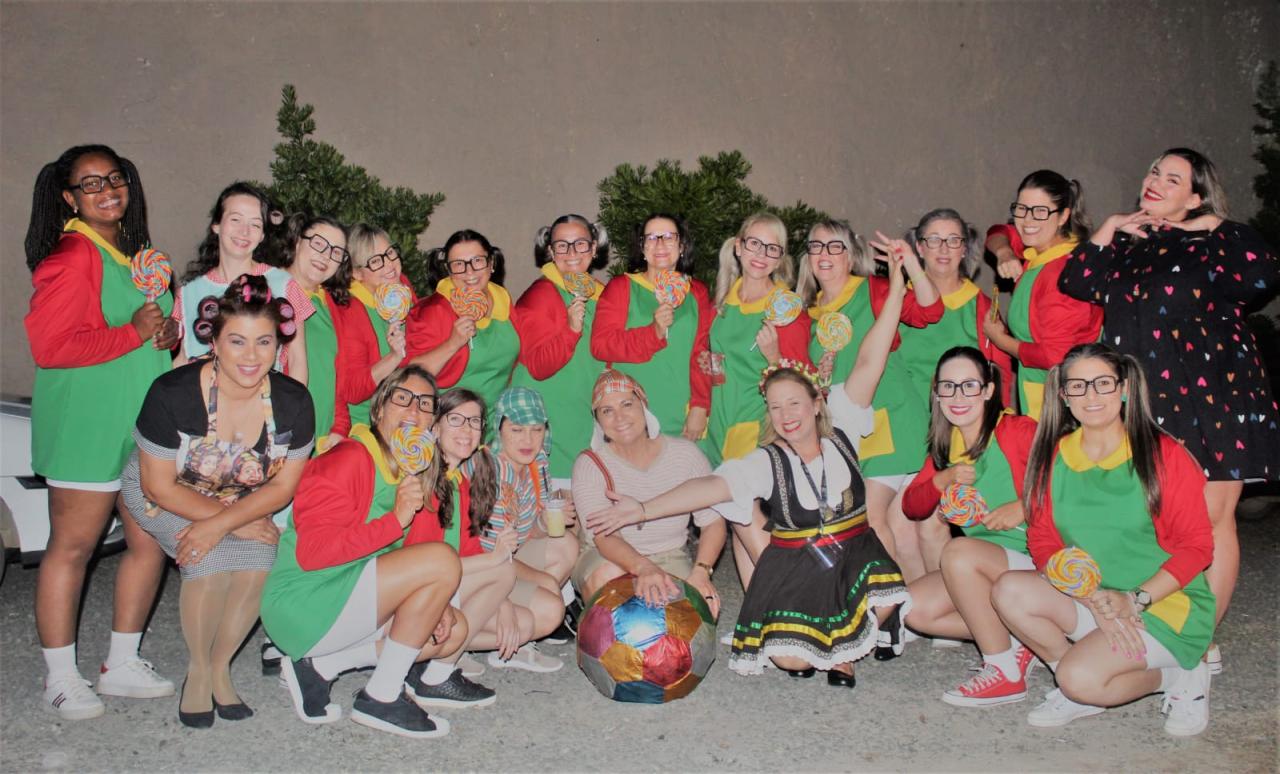Centenas de professores de escolas municipais participam da festa 