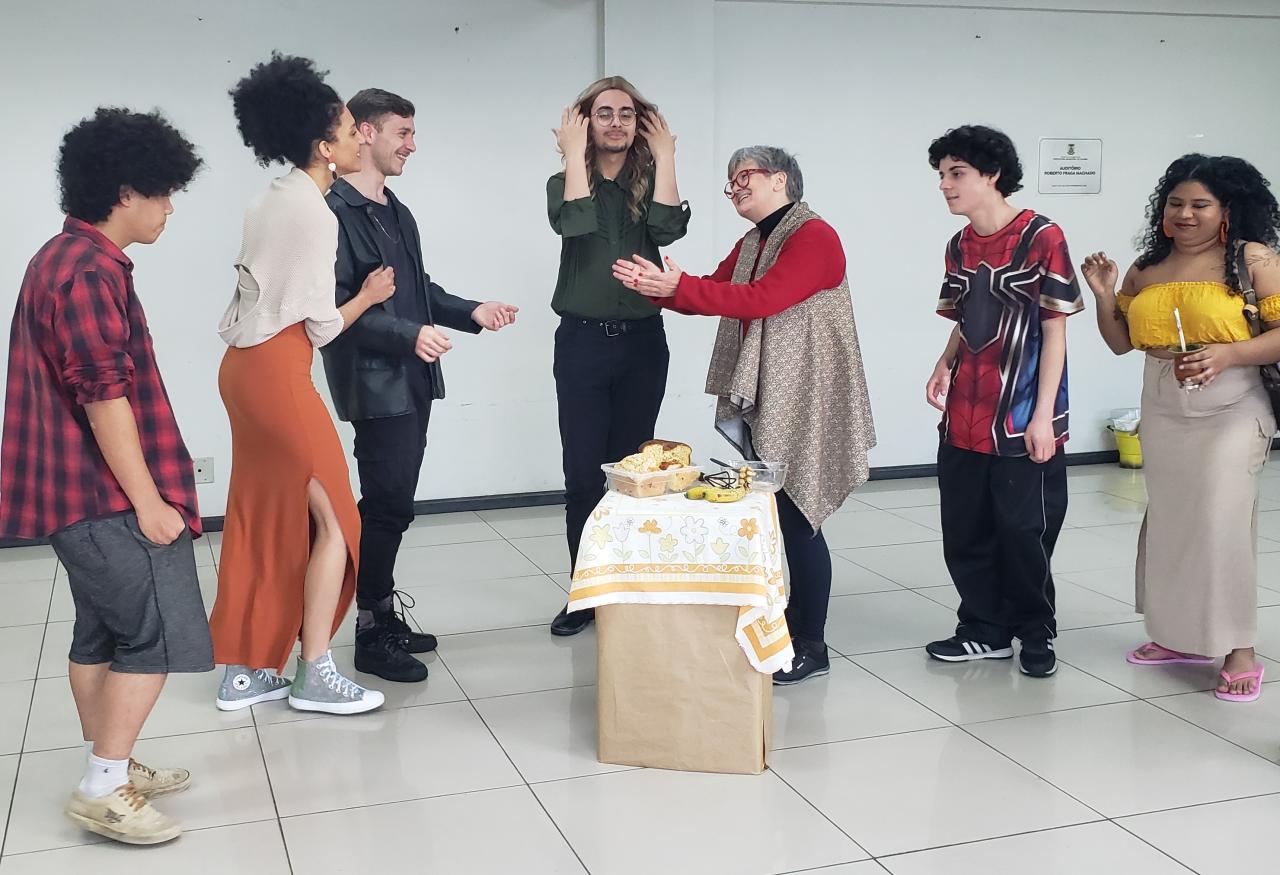 Grupo apresenta a peça “O Sur (Real) Mundo da Família Tradicional Brasileira