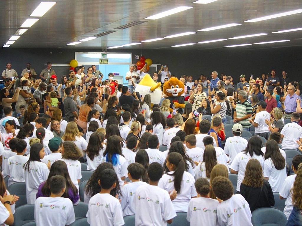 Brigada Militar realiza formatura de quase 400 crianças no Proerd em Guaíba