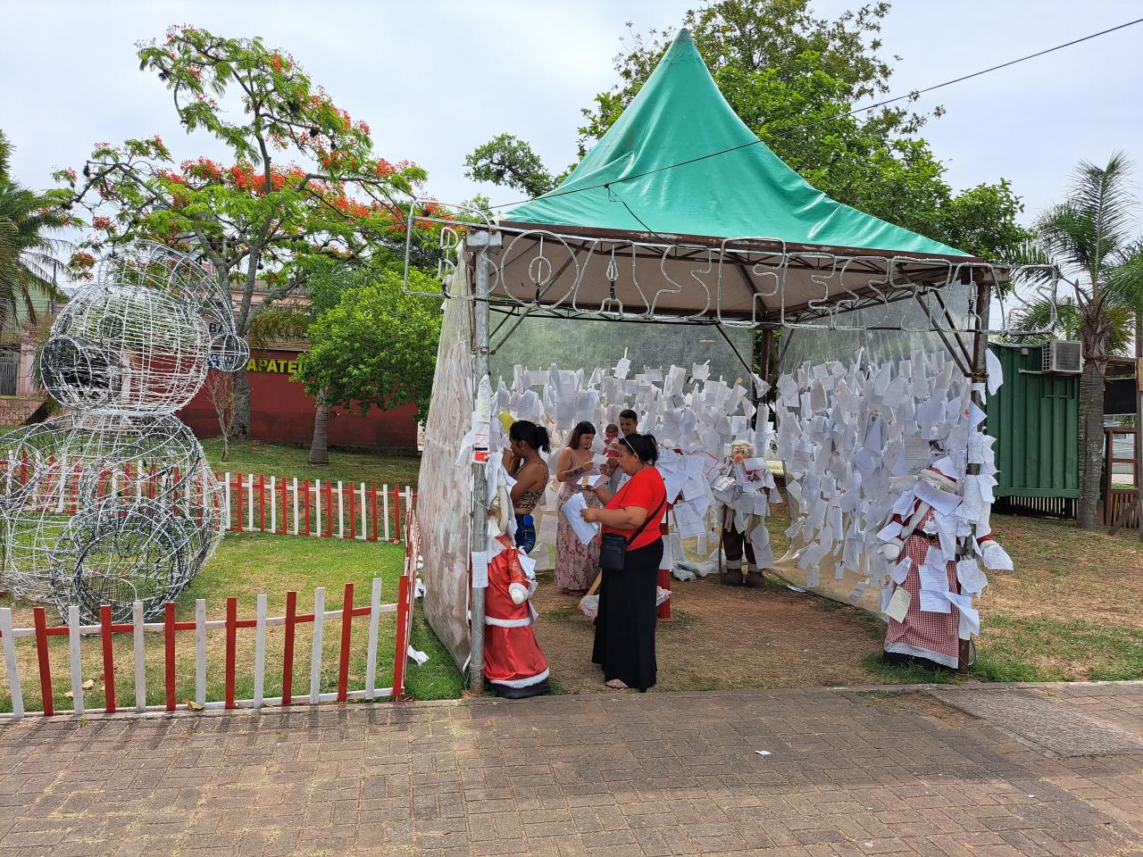 Cartinhas para o Papai Noel ainda aguardam apadrinhamentos no centro de Guaíba