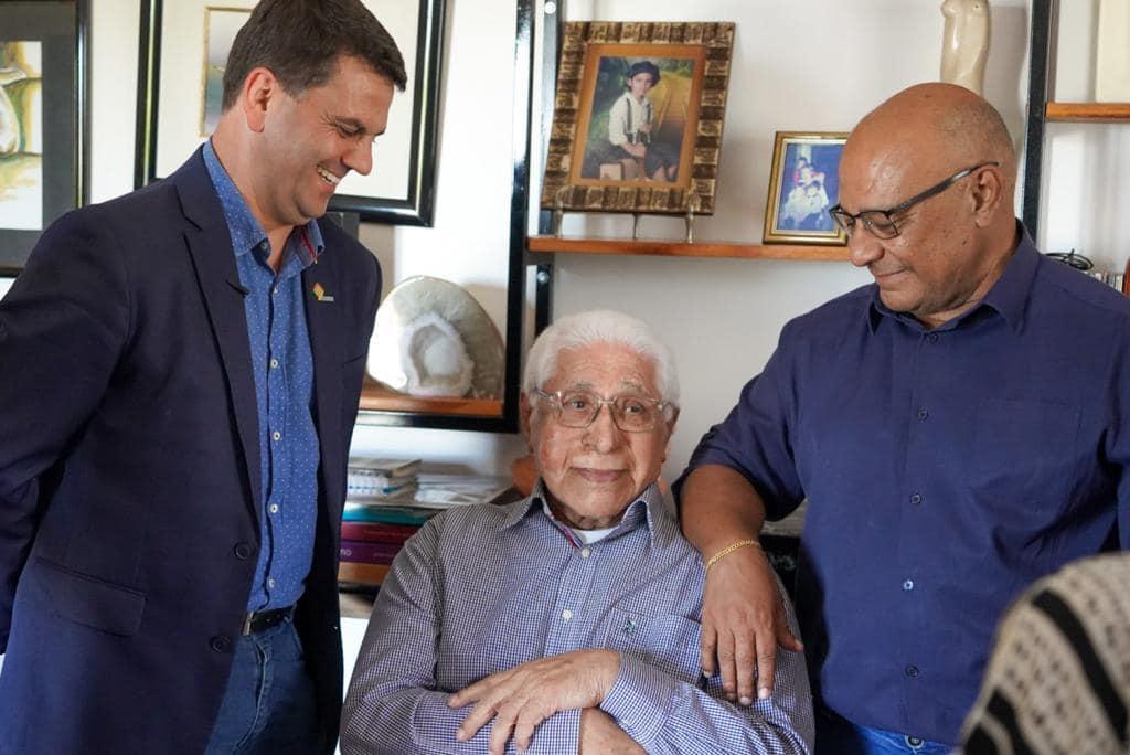Ex-governador Alceu Collares recebe título de cidadão emérito de Guaíba