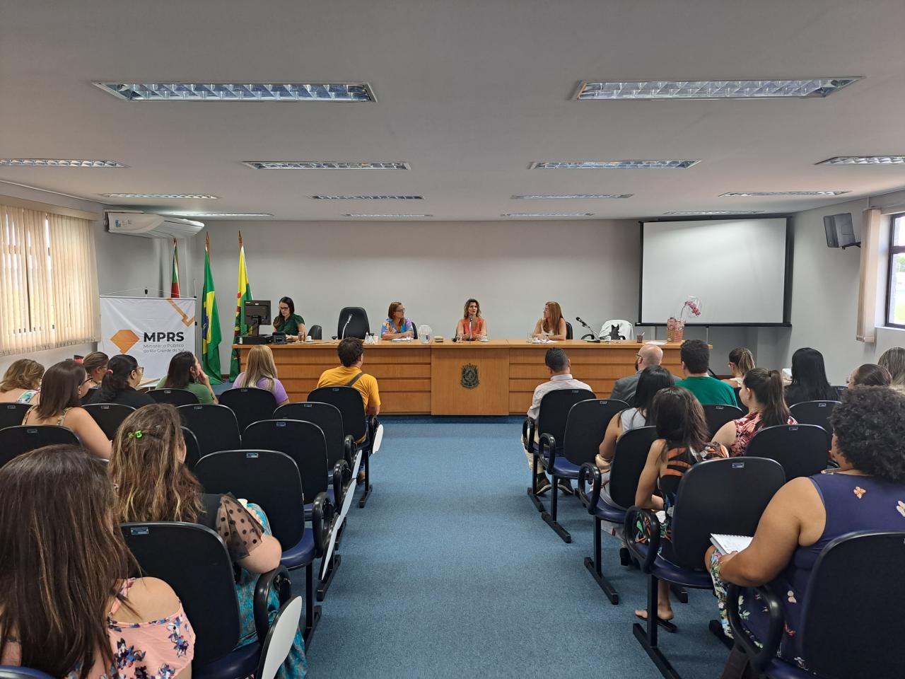 Grupo de trabalho realiza reunião para criação do Centro Integrado para Autistas