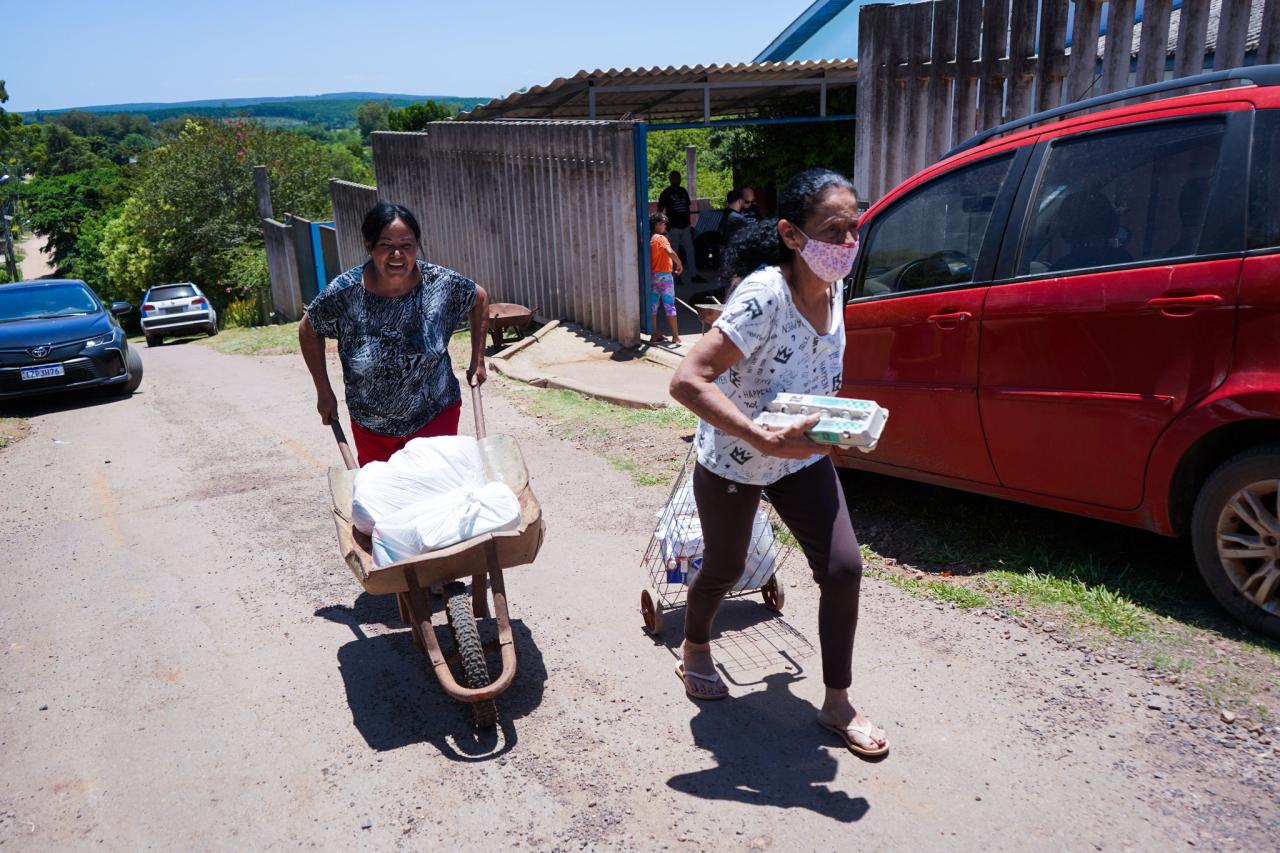 Guaíba inicia distribuição de kits de alimentação nas férias escolares
