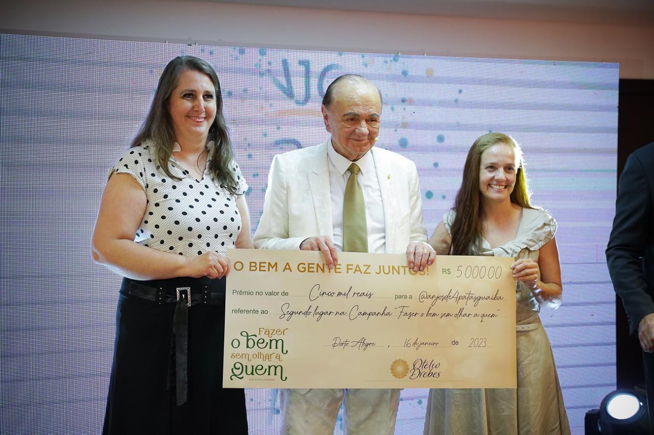 ONG Anjos de 4 Patas, de Guaíba, recebe prêmio do empresário gaúcho Otélio Drebes