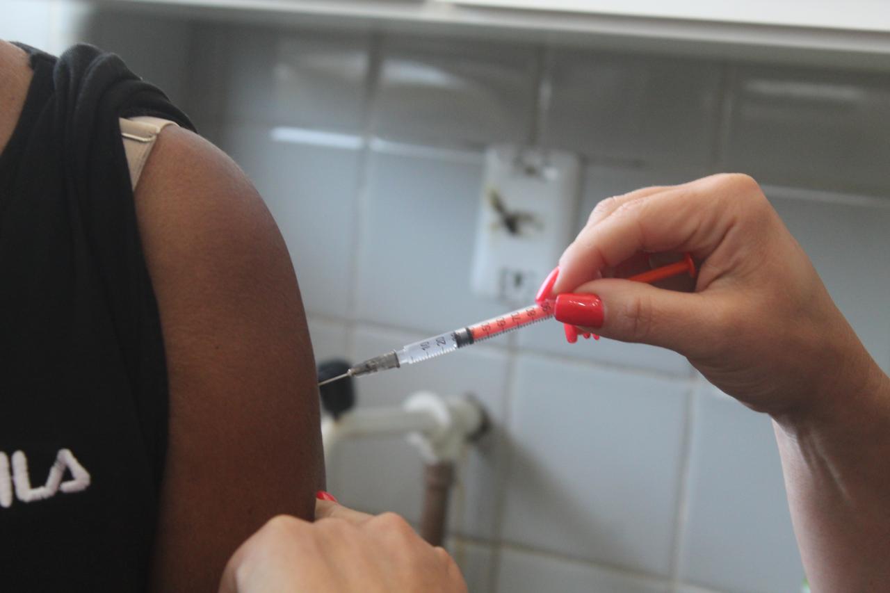Guaíba começa a aplicar vacina bivalente contra covid-19