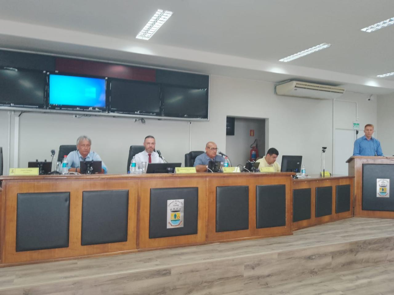 Vereadores debatem mudanças no regimento interno e a obrigatoriedade da leitura bíblica nas sessões