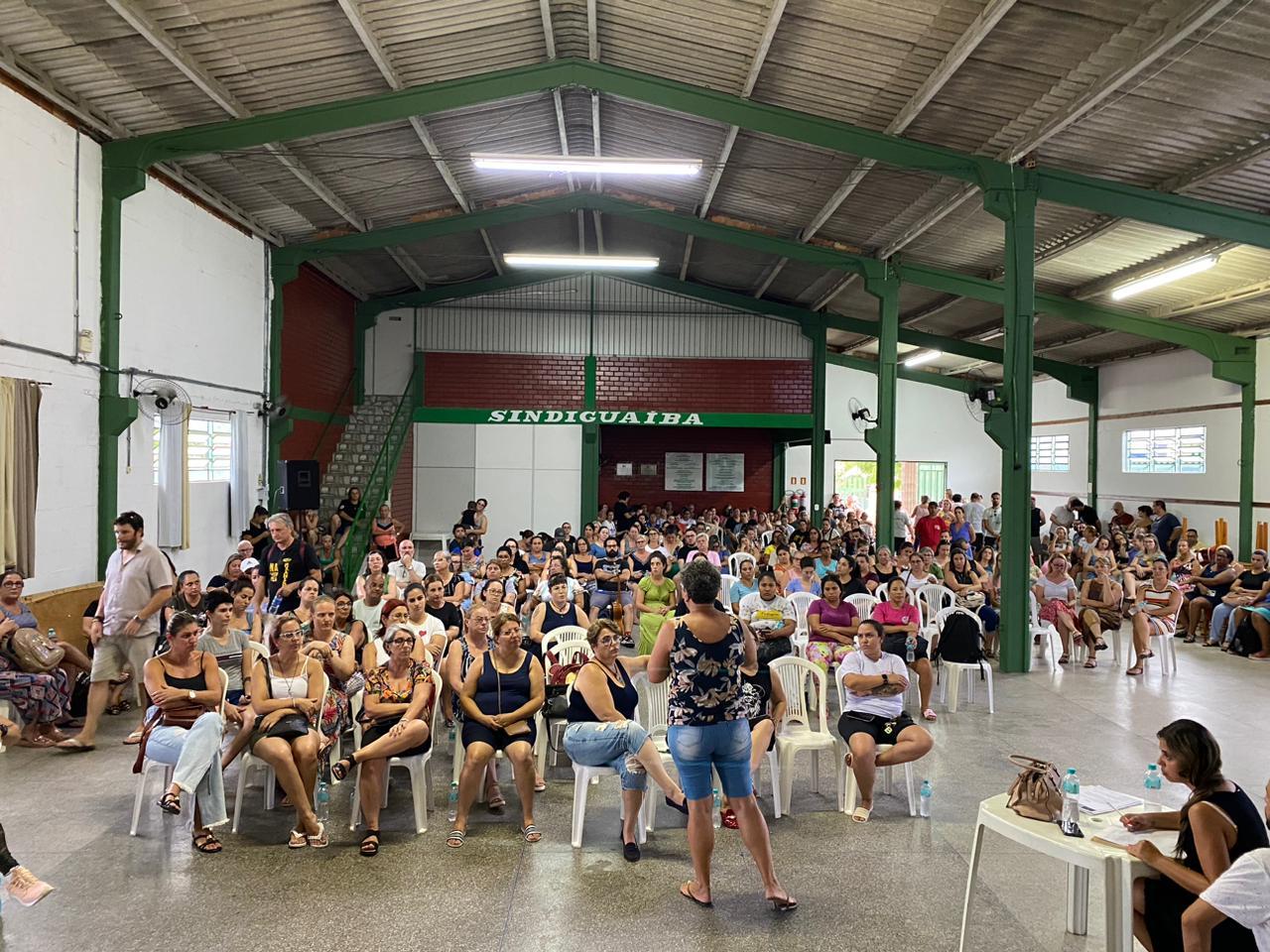 Em defesa do piso, professores da rede municipal decidem por paralisação geral