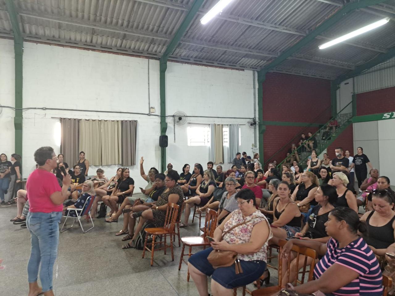 Professores terminam a greve nas escolas municipais depois de 15 dias