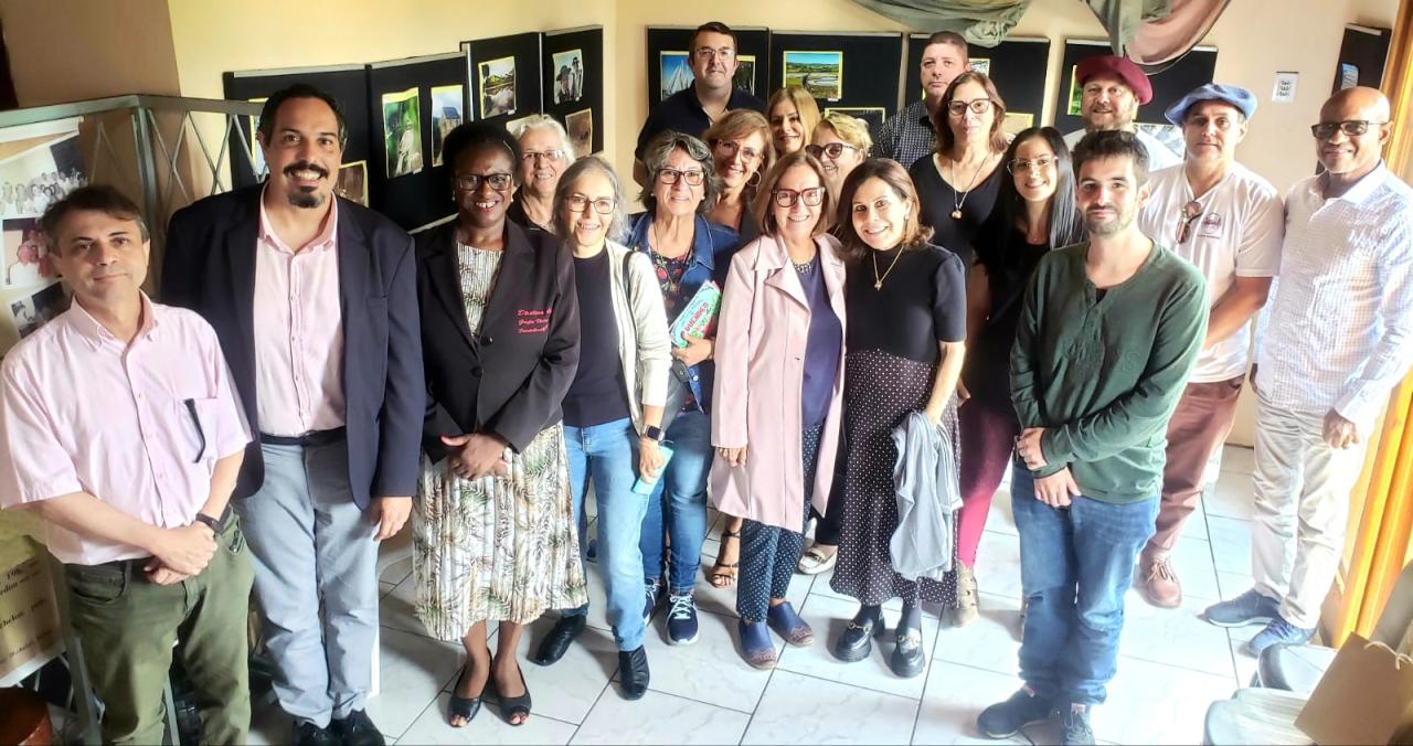 Escritores, compositores e jornalistas formam a Academia Guaibense de Letras