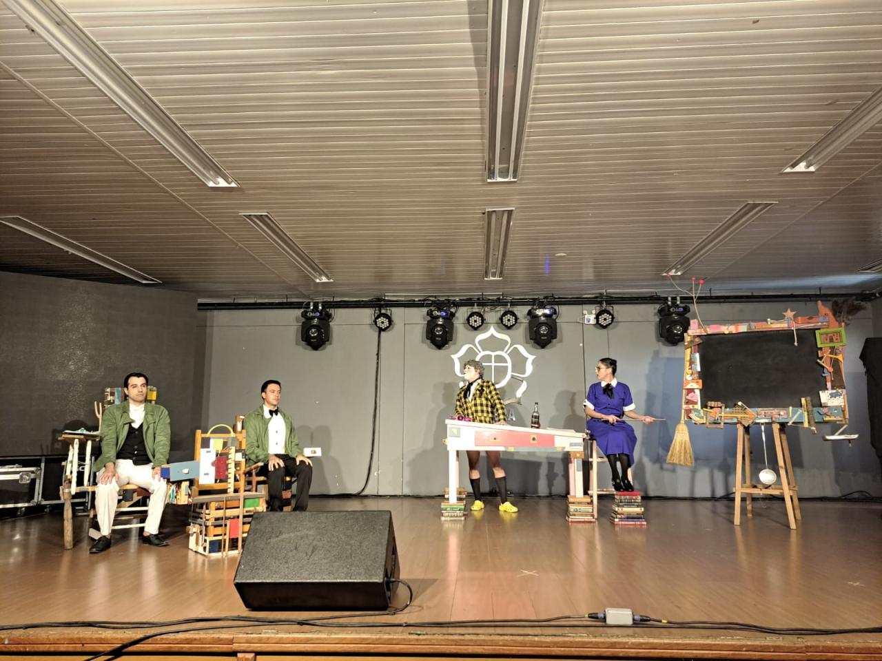 Pe&ccedil;a Hospital-Bazar, do Realejo EnCena, fez parte da programa&ccedil;&atilde;o da Confer&ecirc;ncia