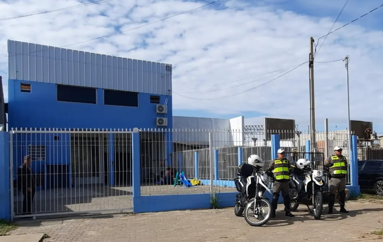 Após curto-circuito na rede elétrica, Bombeiros interditam prédio provisório da escola Três Patinhos