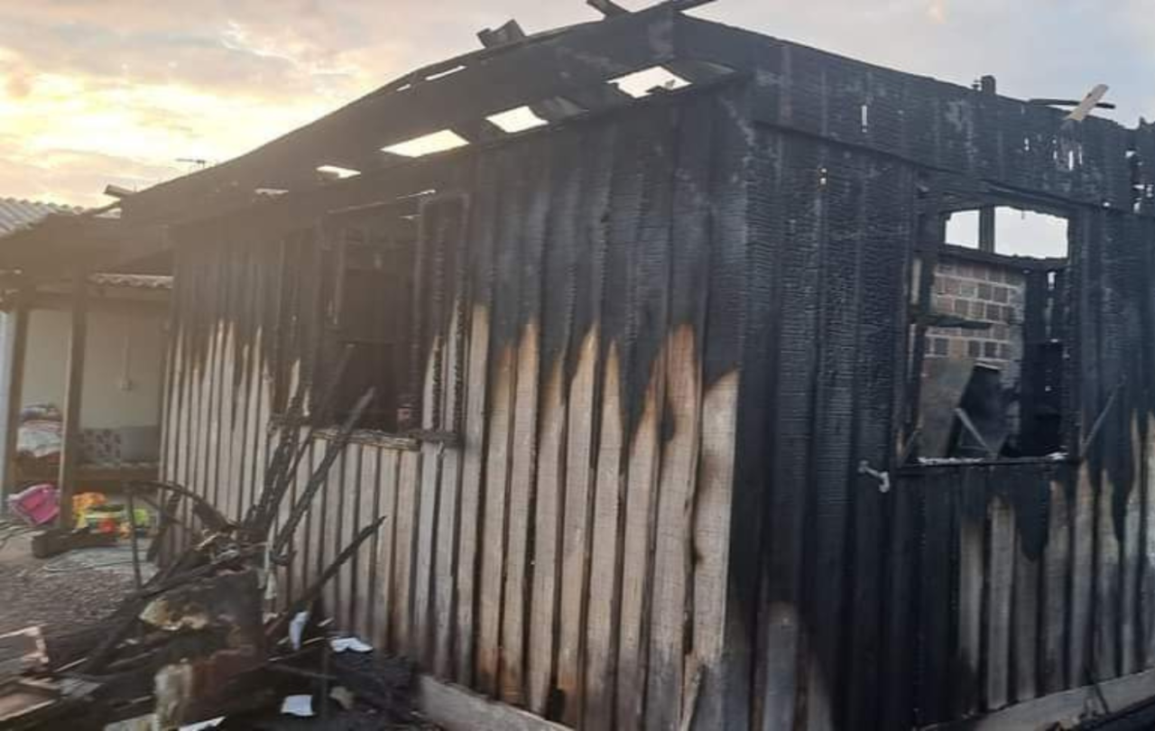 Família perde tudo após incêndio no bairro Bom Fim; veja como ajudar