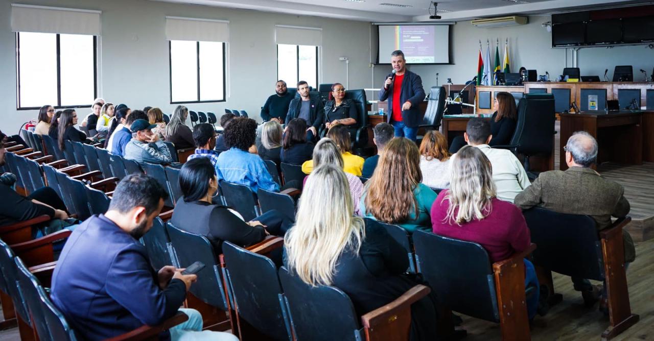 Guaíba sedia roda de conversa sobre diversidade e políticas públicas à comunidade LGBTQIA+