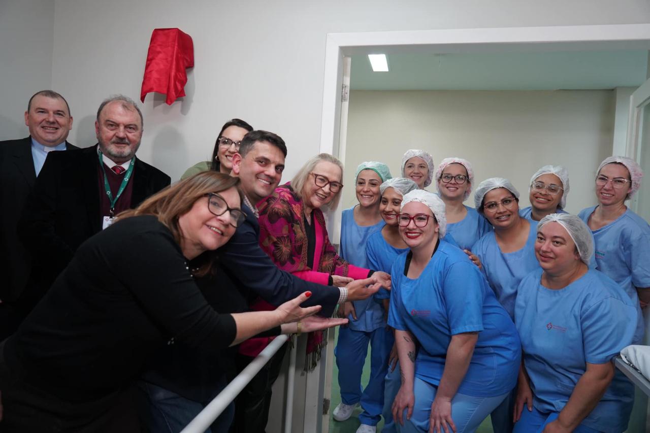 Cerim&ocirc;nia contou com presen&ccedil;a da secret&aacute;ria de sa&uacute;de do RS, Arita Bergmann