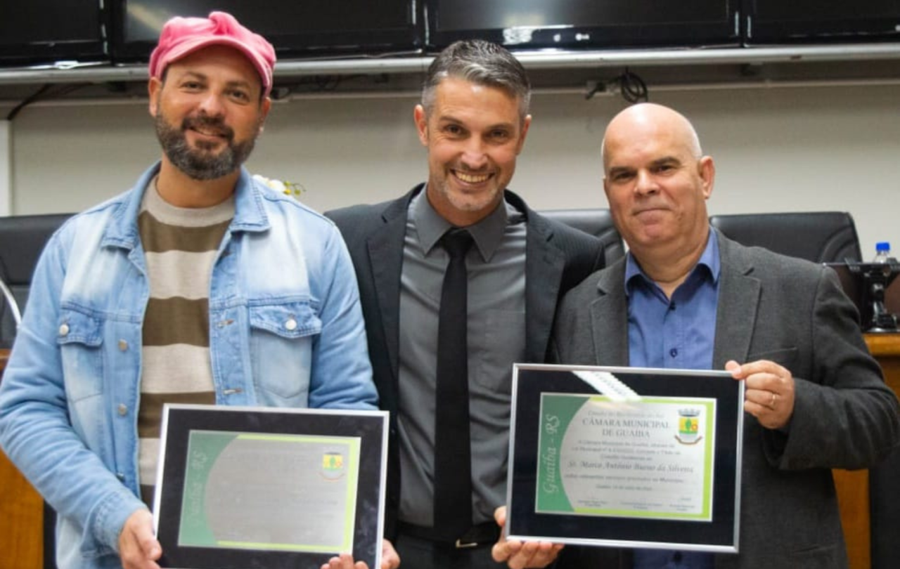 Pastor Marco Silveira e grupo teatral Realejo EnCena recebem homenagem na Câmara