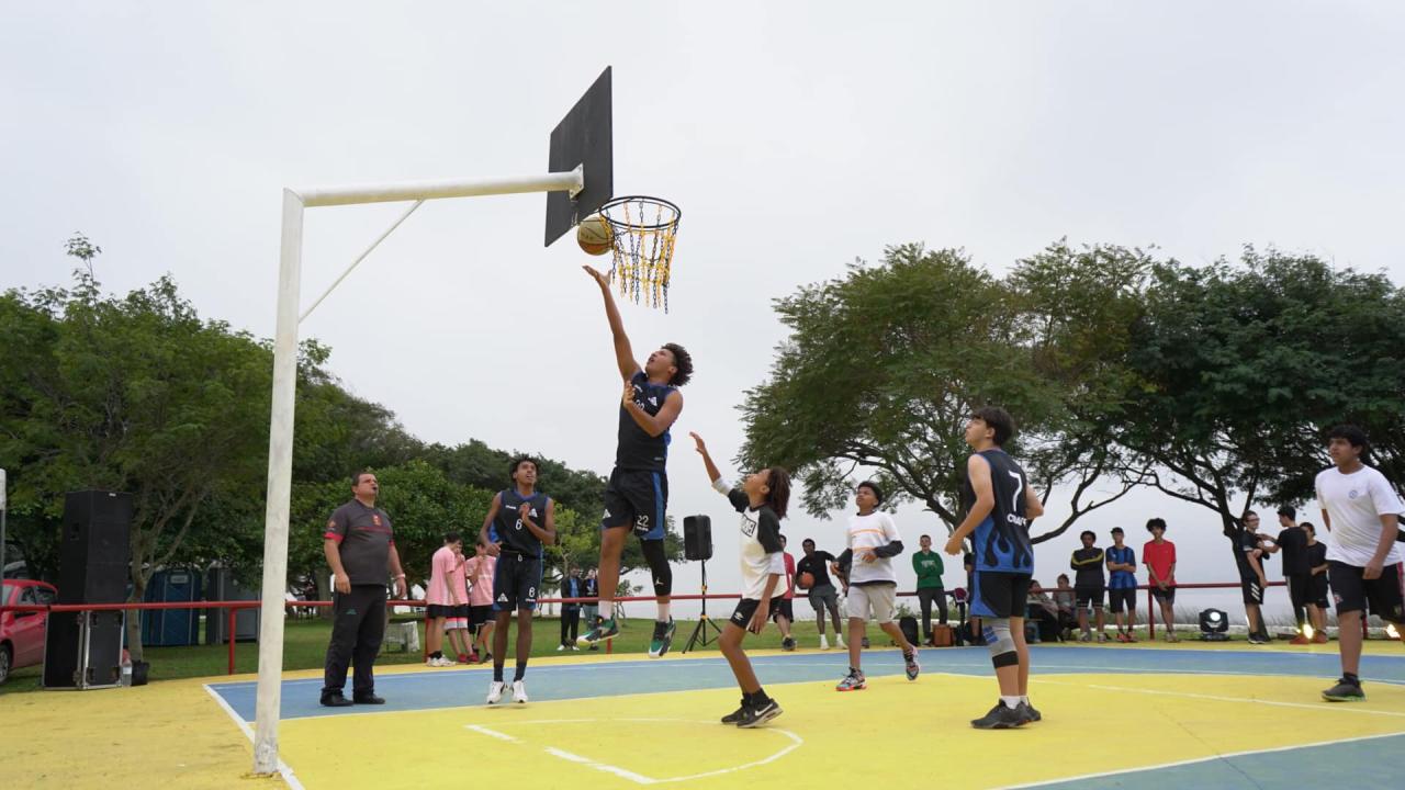 Quadra de basquete é inaugurada no Parque da Juventude
