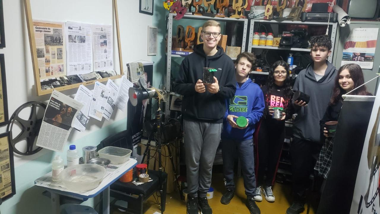 Alunos da escola Gomes Jardim aprendem técnicas da fotografia pinhole