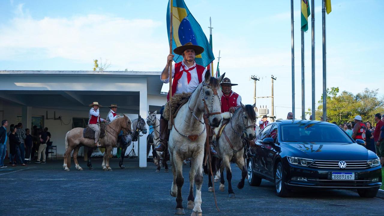 Guardiões partem de Guaíba para buscar a tradicional chama crioula em Cristal