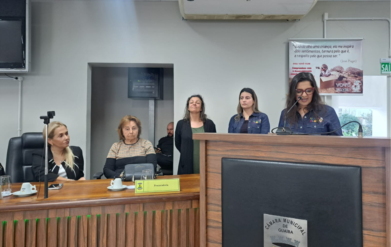 Na Câmara, escola Vovó Flor celebra 85 anos e cobra a reforma do prédio interditado desde 2018